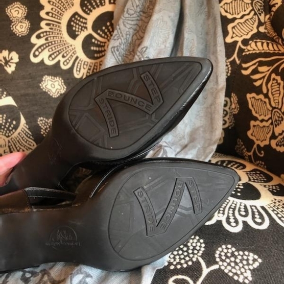 Life Stride Black Classic Heels - Picture 3 of 5